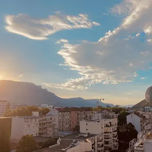 https://le-jean-mace-200m-gare-clim.hotels-rhonealpes.com